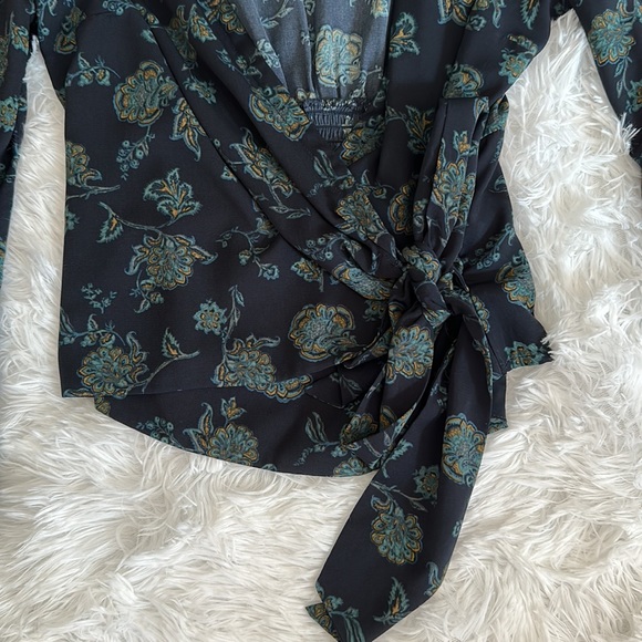 Abercrombie & Fitch Wrap Blouse- Blue Floral Long Sleeve Size Small - Picture 6 of 11